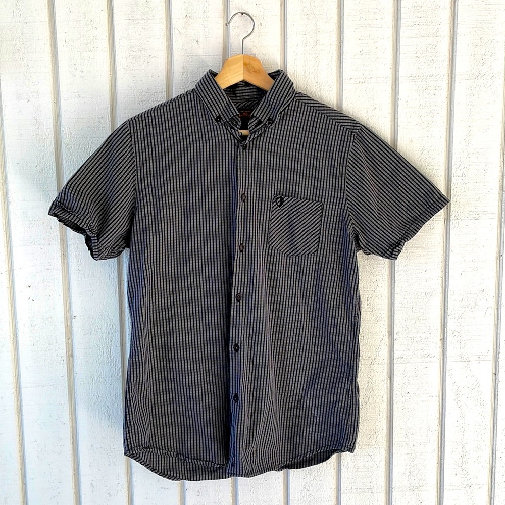 Men’s Medium Black/Gray Plaid Button-Up Short Sleeve Shirt